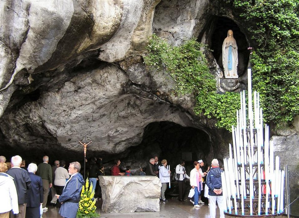 Grotte de Massabielle - Lourdes Grotte de Massabielle - Lourdes